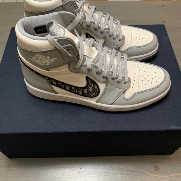 Air Dior - Picture 2 of 3